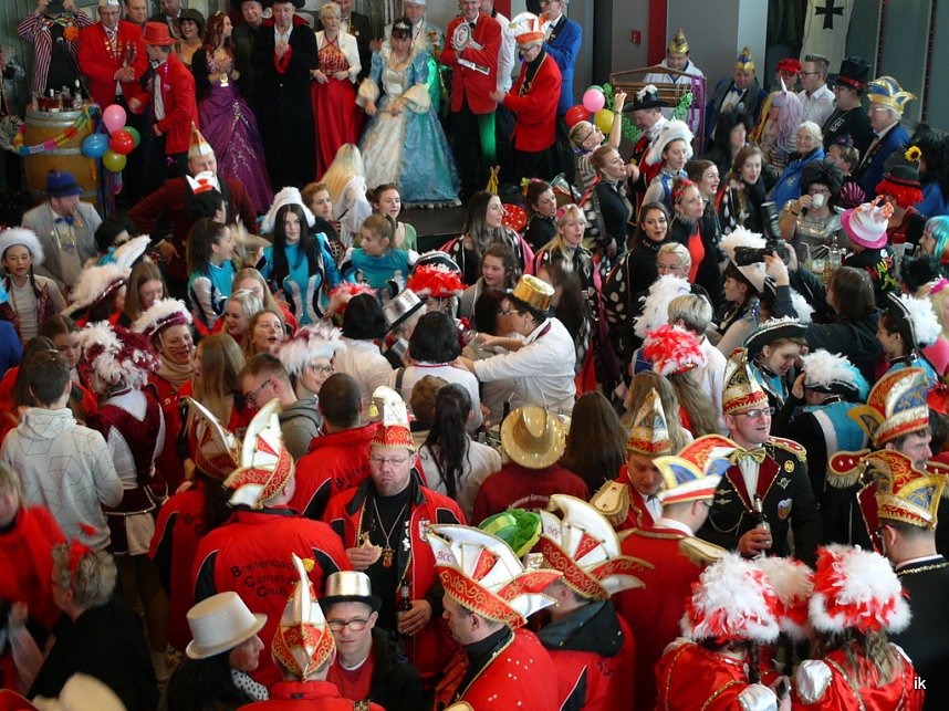 Empfang im Foyer am Rosenmontag
