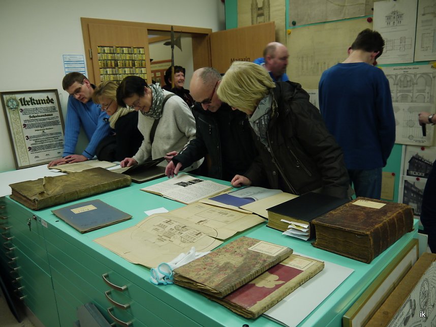 Interessierte Besucher