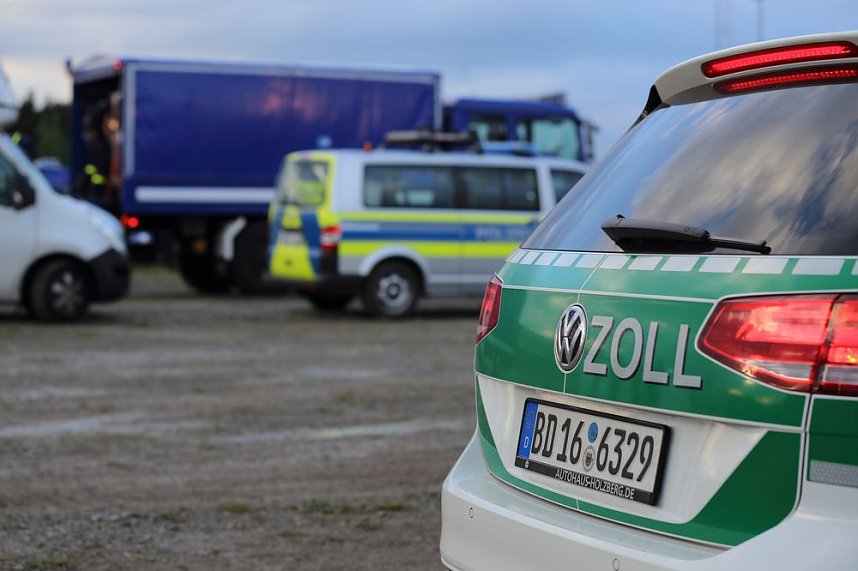 Zoll setzt schweres Ger&auml;t ein