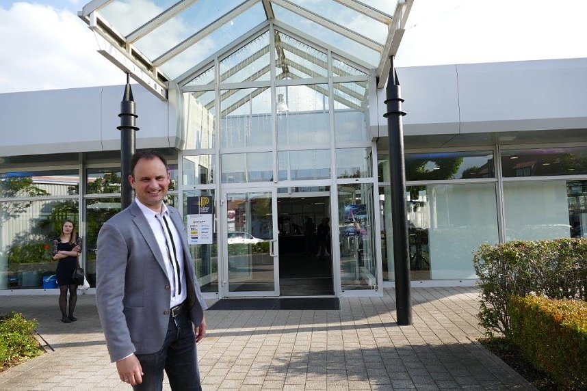 Afterwork-Party im Mercedes-Autohaus