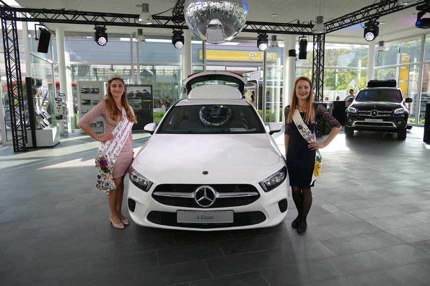 Afterwork-Party im Mercedes-Autohaus