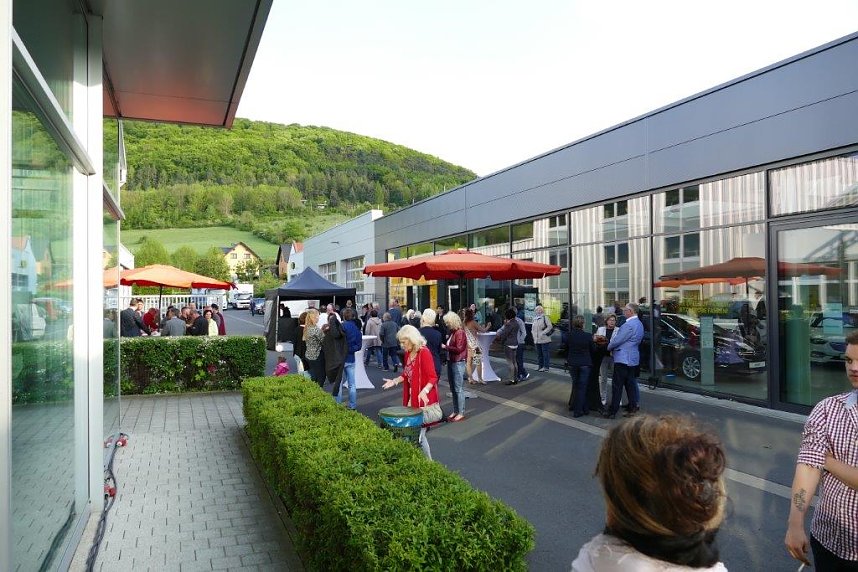 Afterwork-Party im Mercedes-Autohaus