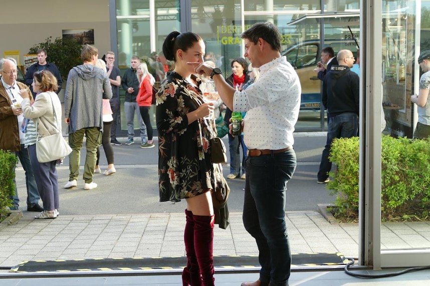 Afterwork-Party im Mercedes-Autohaus