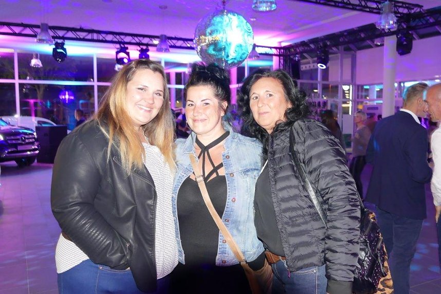 Afterwork-Party im Mercedes-Autohaus