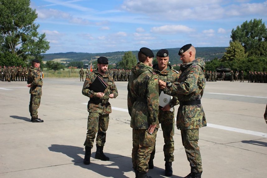 Einheiten der Bundeswehr verabschiedet