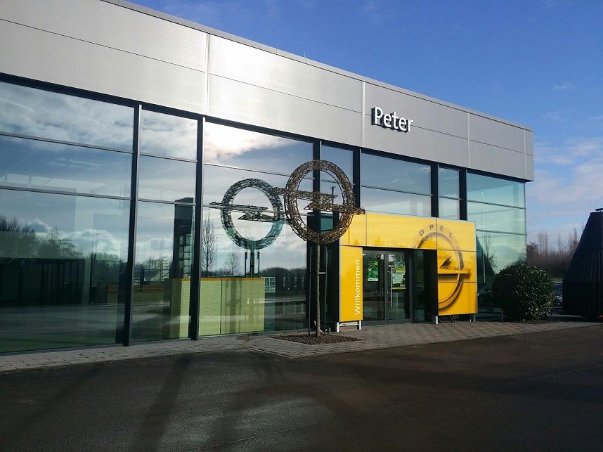 Modernes OPEL-Autohaus entstand in 8 Monaten Bauzeit