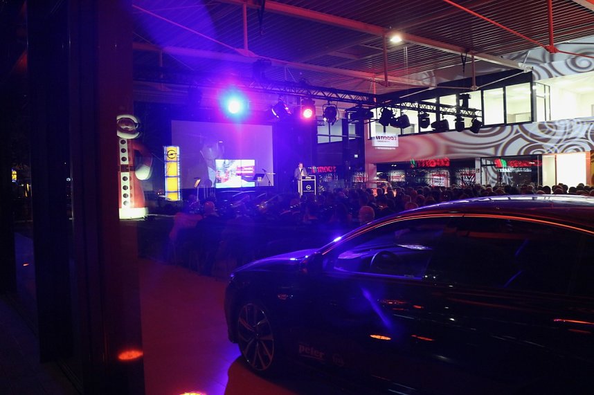Er&ouml;ffnung des Opel-Autohauses