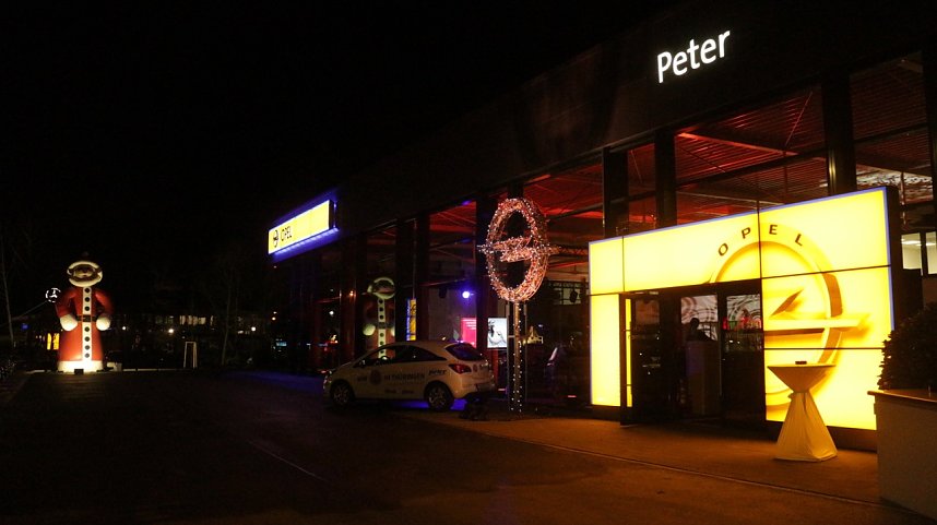 Er&ouml;ffnung des Opel-Autohauses