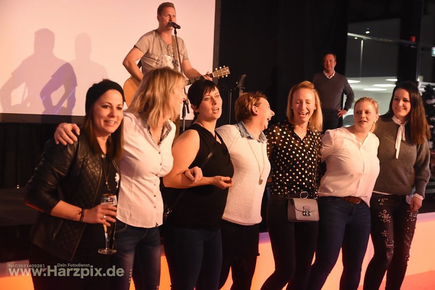 H&uuml;ttengaudi bei Autohaus Peter