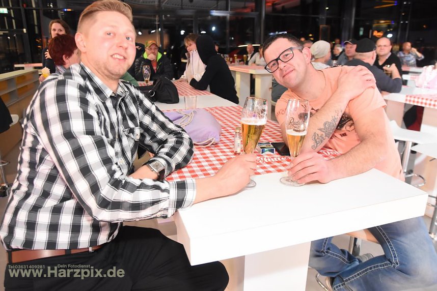 H&uuml;ttengaudi bei Autohaus Peter