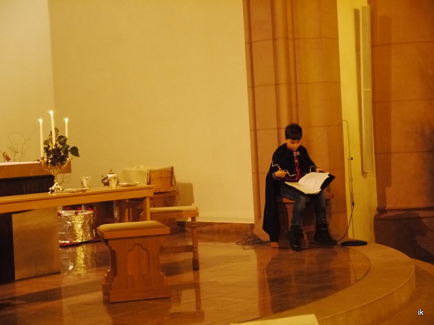 Elisabeth-Spiel in der Kirche