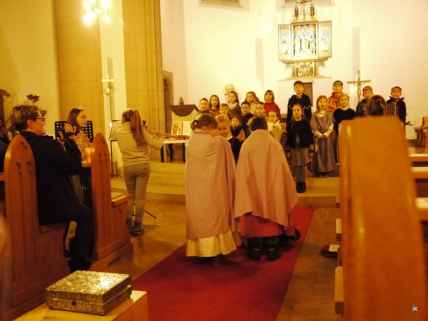 Elisabeth-Spiel in der Kirche