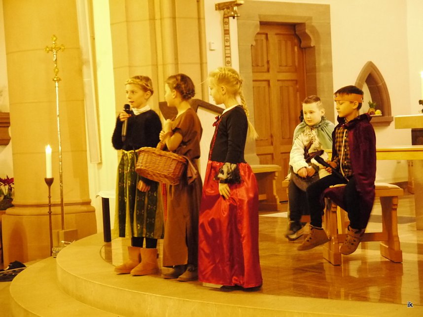 Elisabeth-Spiel in der Kirche