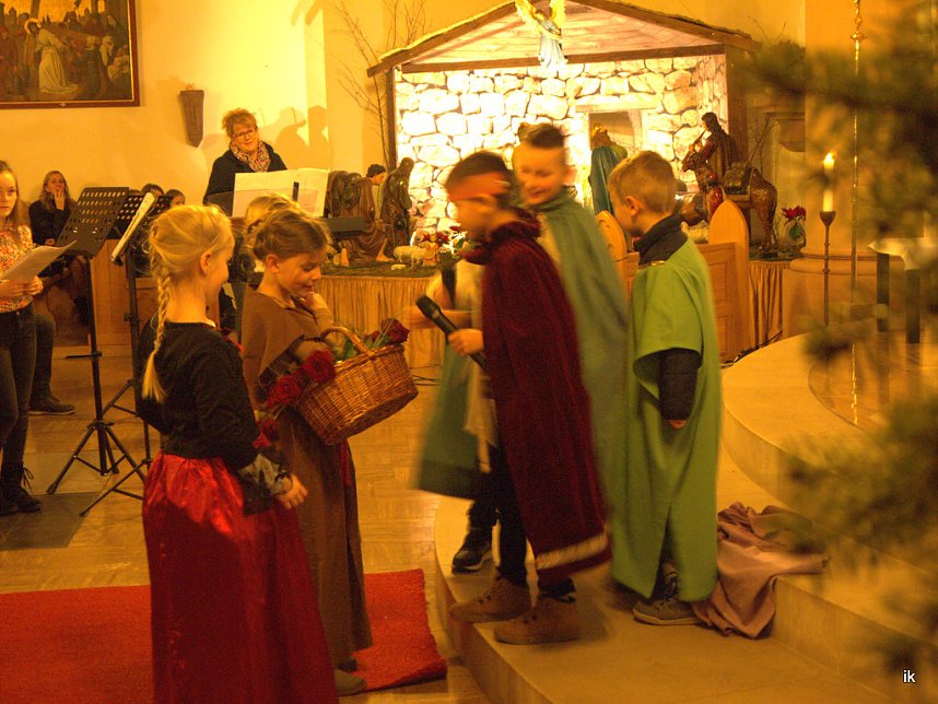 Elisabeth-Spiel in der Kirche