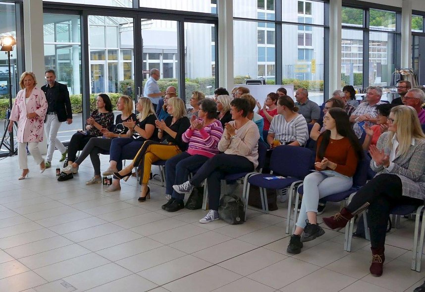 Marijke Amado begeisterte im Autohaus Peter mit lecker Abend