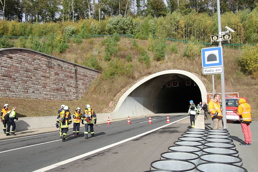 Gro&szlig;&uuml;bung im H&ouml;llbergtunnel
