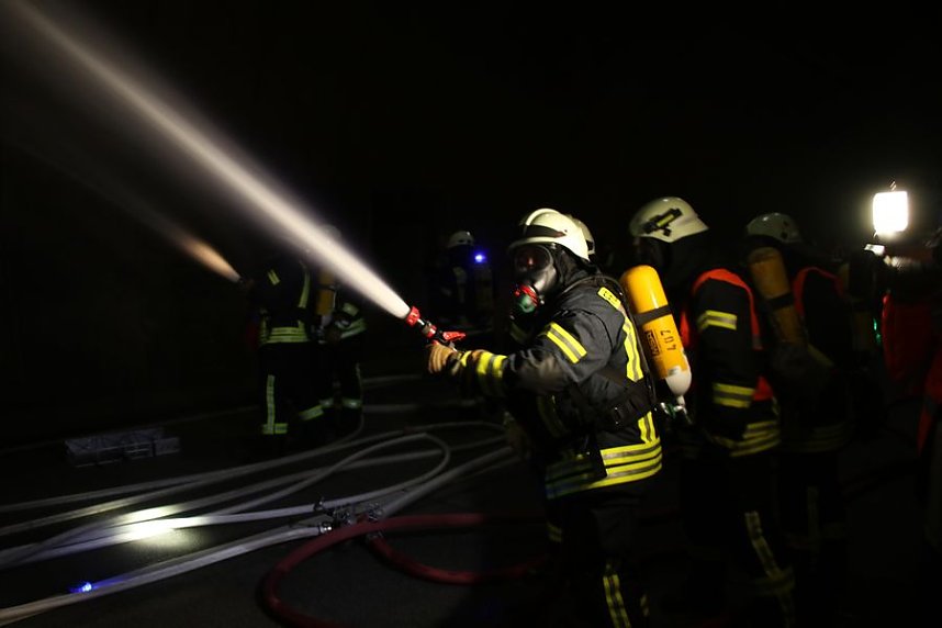 Gro&szlig;&uuml;bung im H&ouml;llbergtunnel