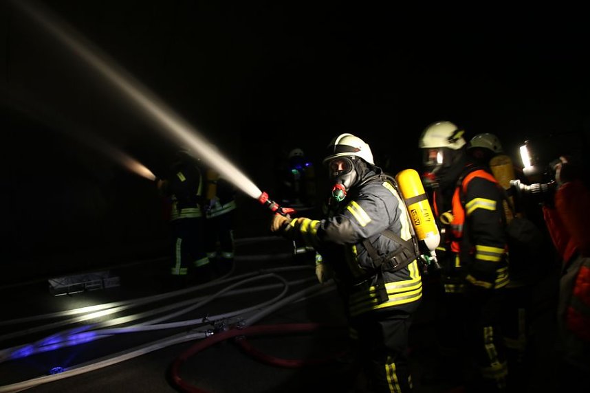 Gro&szlig;&uuml;bung im H&ouml;llbergtunnel