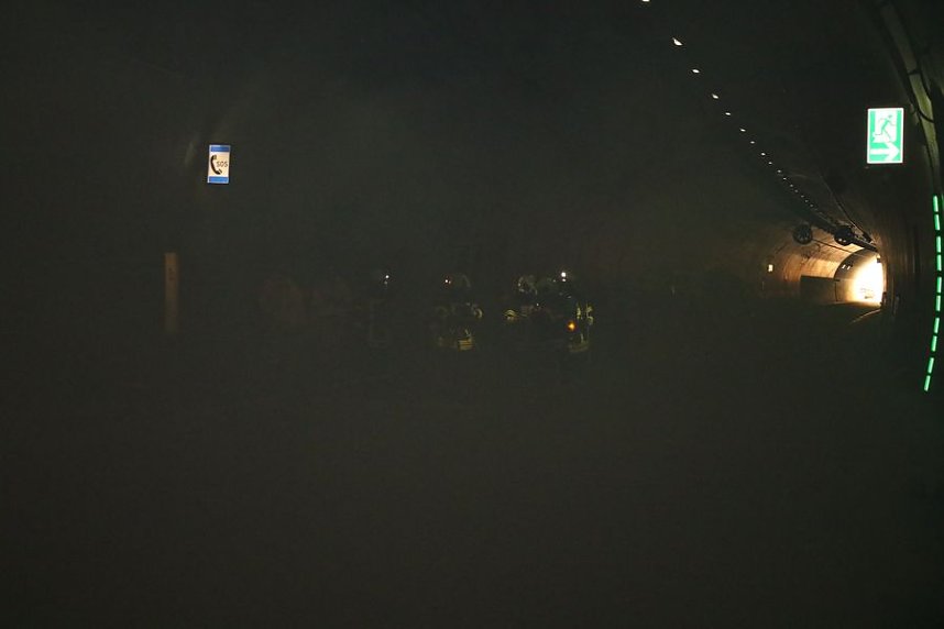 Gro&szlig;&uuml;bung im H&ouml;llbergtunnel