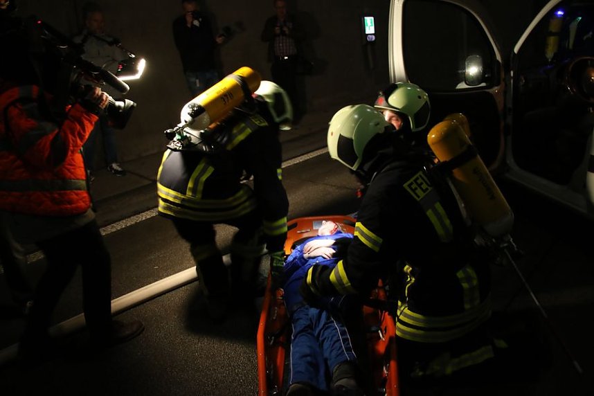 Gro&szlig;&uuml;bung im H&ouml;llbergtunnel