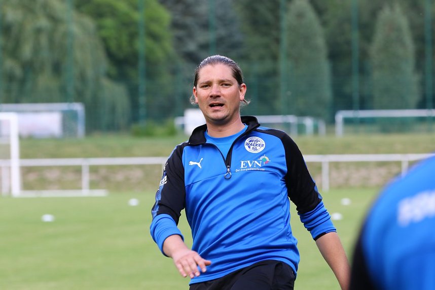 Trainingsauftakt des Oberliga-Kaders im AKS