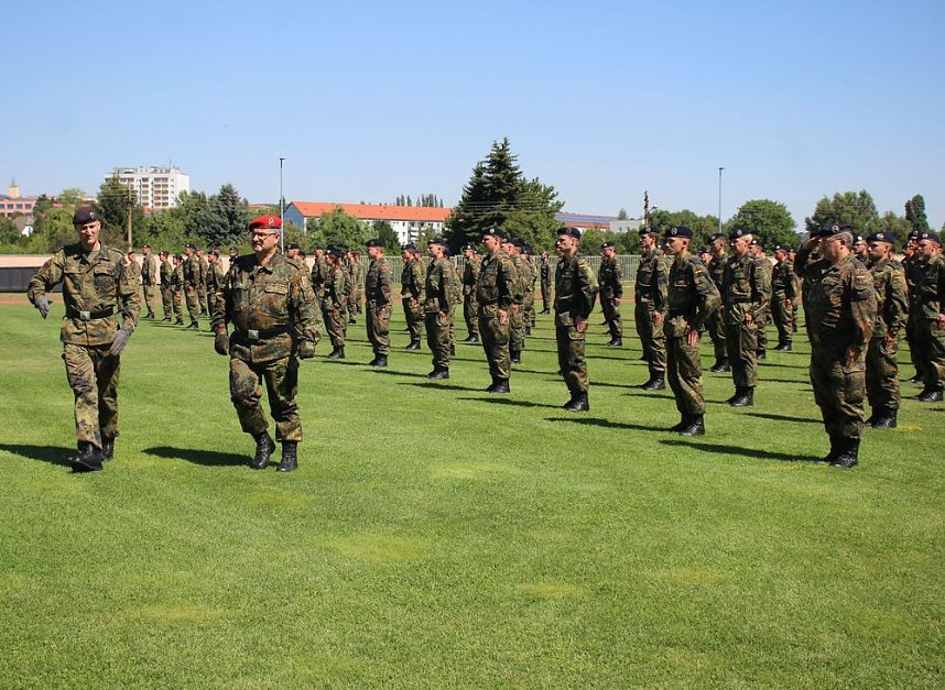 Bei Appell in Sondershausen Kommando &uuml;ber geben