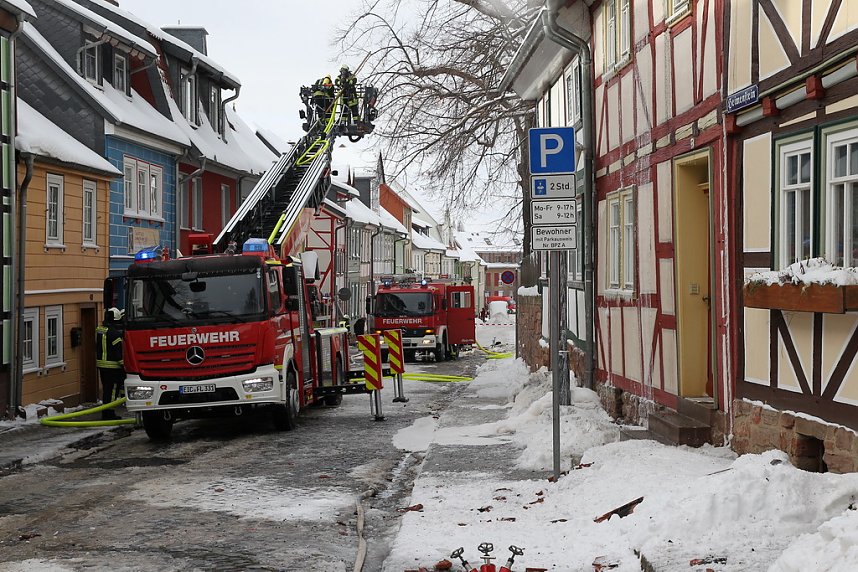 Dachstuhlbrand griff auf Nachbarh&auml;user &uuml;ber