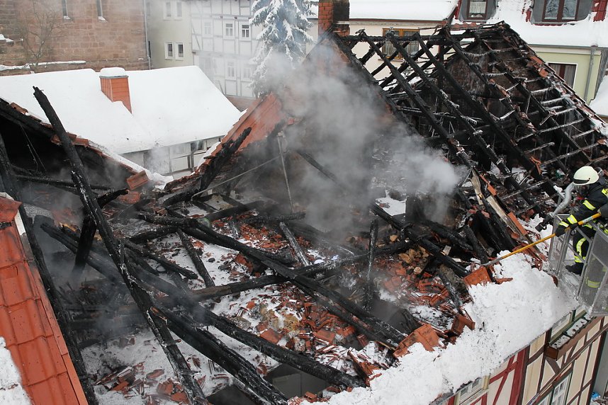 Dachstuhlbrand griff auf Nachbarh&auml;user &uuml;ber