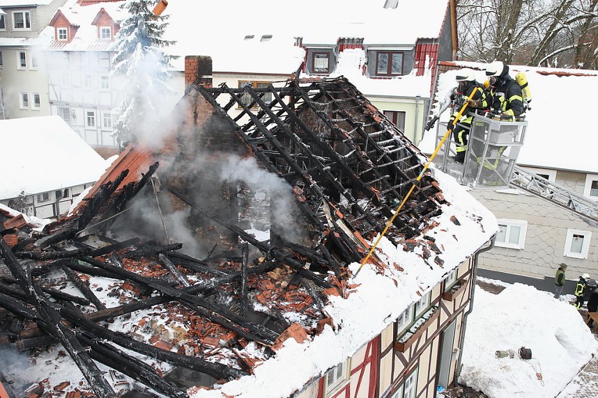 Dachstuhlbrand griff auf Nachbarh&auml;user &uuml;ber