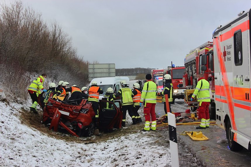 Die Feuerwehr Heiligenstadt musste heute eine Frau aus ihrem Fahrzeug retten