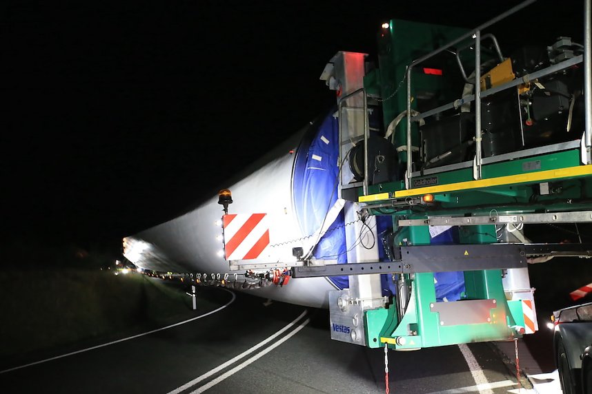Schwerlasttransport mit Windr&auml;dern