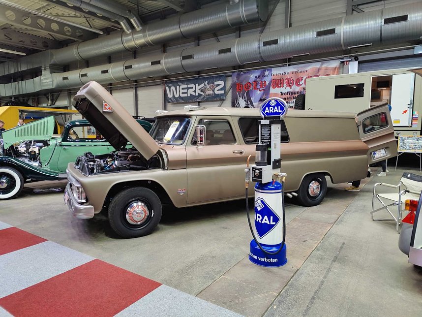 Peter Blei unterwegs auf der Erfurter Automobilmesse