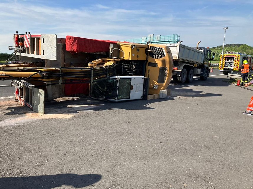 Umgekippter Lkw auf der A38