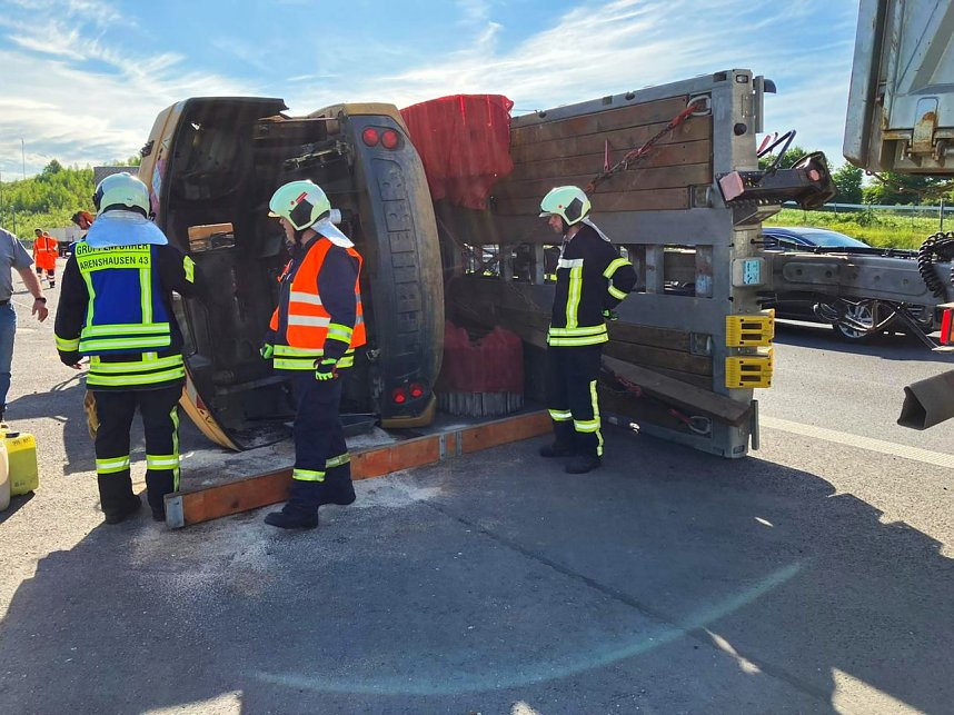Umgekippter Lkw auf der A38