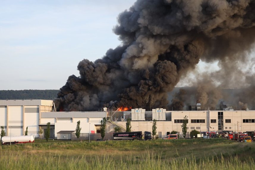 Erste Fotos vonden L&ouml;scharbeiten