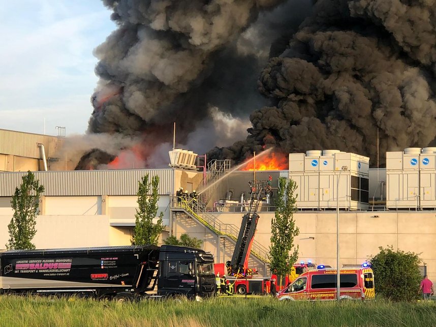 Rettungsarbeiten an der B&auml;ckerei in Bleicherode