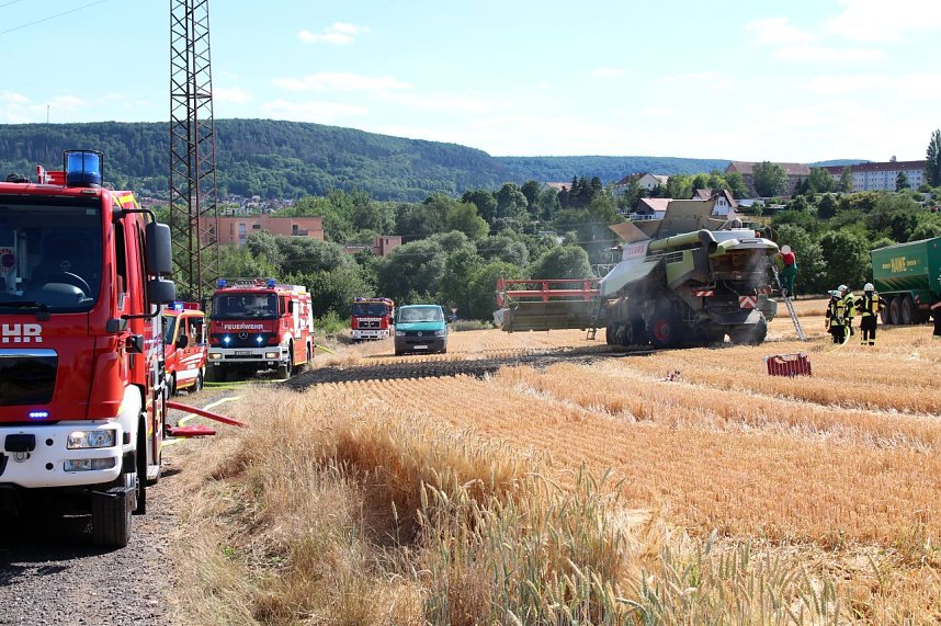 L&ouml;schen eines Feldbrandes