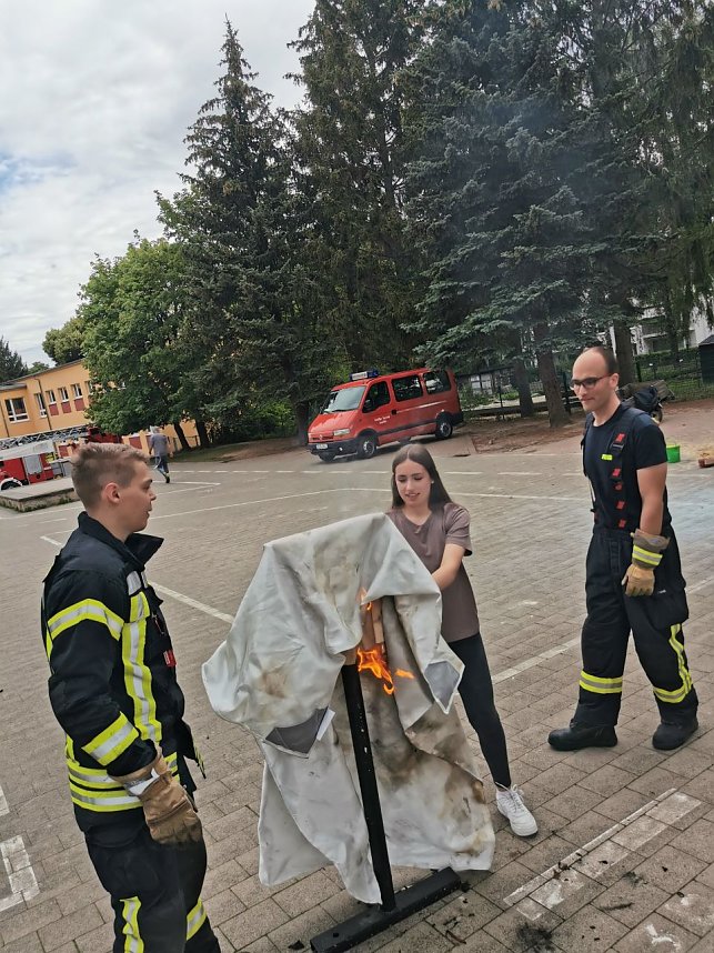 Feuriger Projekttag an der Leinefelder Regelschule  Konrad Hentrich
