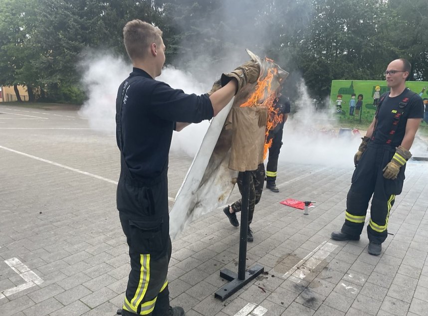 Feuriger Projekttag an der Leinefelder Regelschule  Konrad Hentrich