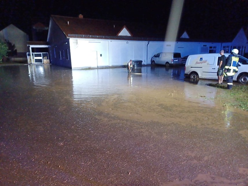 Feuerwehr im Einsatz nach Starkregen bei Breitenworbis