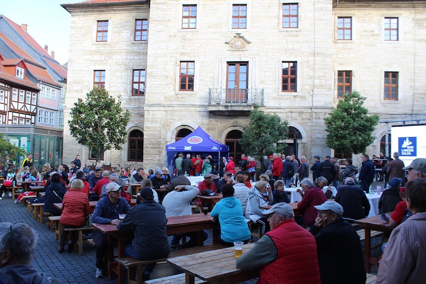 Vorstellung des neuen THC-Teams gestern auf dem Langensalzaer Neumarkt