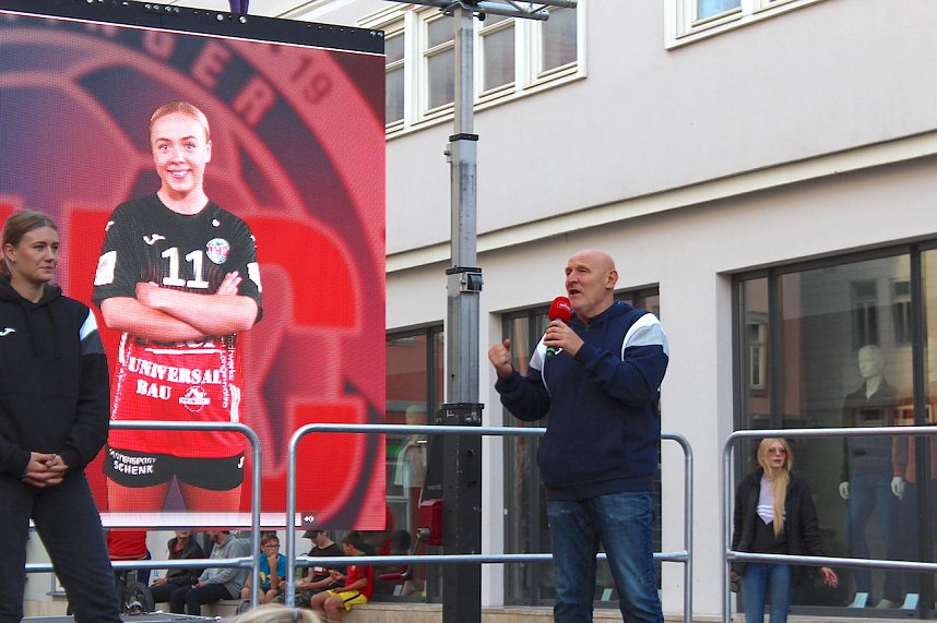 Vorstellung des neuen THC-Teams gestern auf dem Langensalzaer Neumarkt