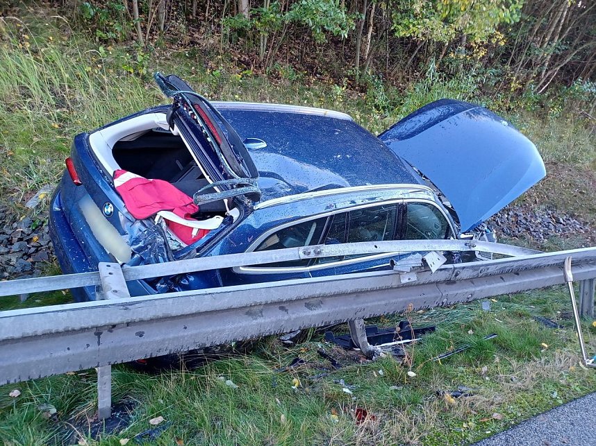 Unfall bei Aquaplaning und zu hoher Geschwindigkeit