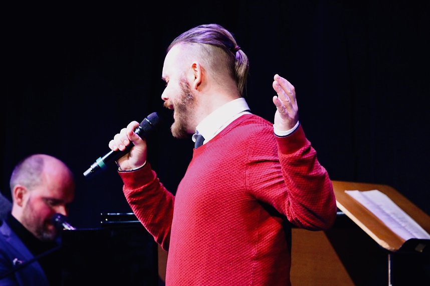 In Haus der Kunst in Sondershausen fand das vorletzte Weihnachtskonzert des Tenortrios Fellas, in diesem Jahr, vor ausverkauftem Haus statt. Am Klavier begleitete sie die bekannten Pianistin Rosalina Genchev 