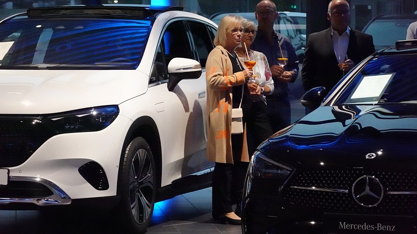 Im Mercedes-Autohaus Peter: Mobilit&auml;t traf Musik