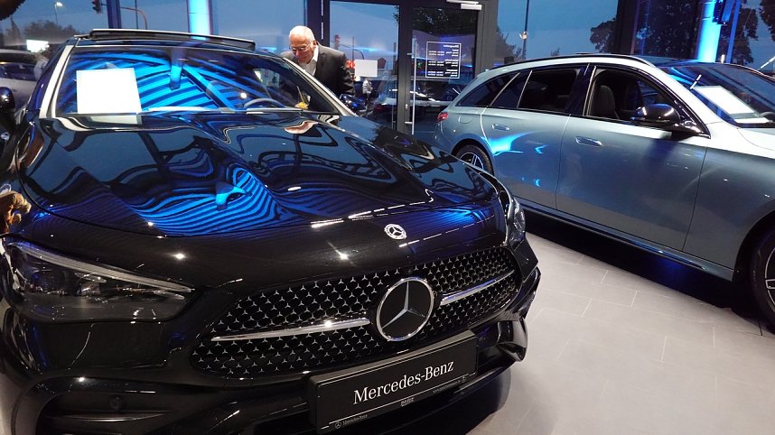 Im Mercedes-Autohaus Peter: Mobilit&auml;t traf Musik
