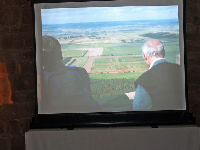 Henriette pickt am Kyffh&auml;user