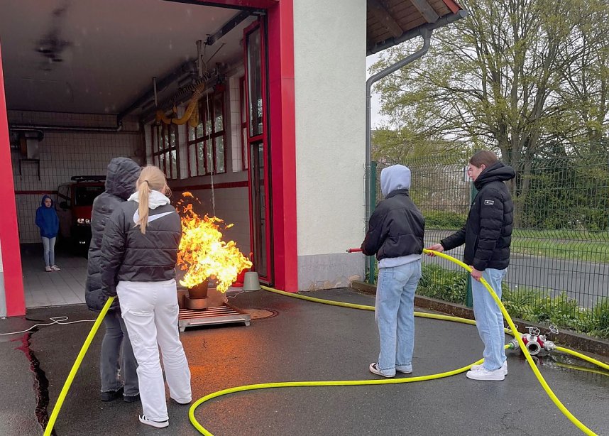 Kleinbrand l&ouml;schen am Girlsday