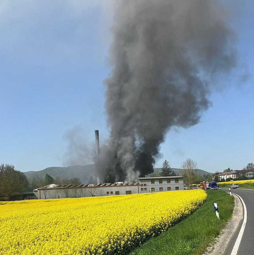 Sp&auml;nelager steht in Flammen