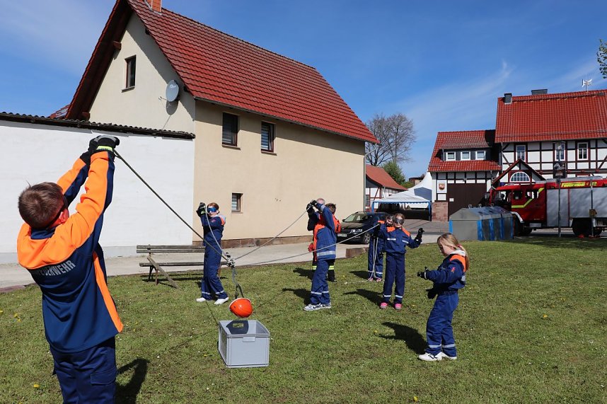 Junge Nachwuchskr&auml;fte bei der Orientierungsfahrt